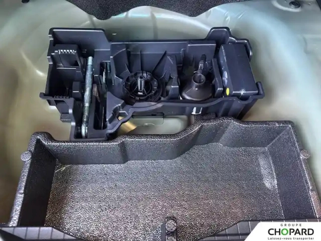 Peugeot 2008 hybrid 145 e-dcs6 — photo 24