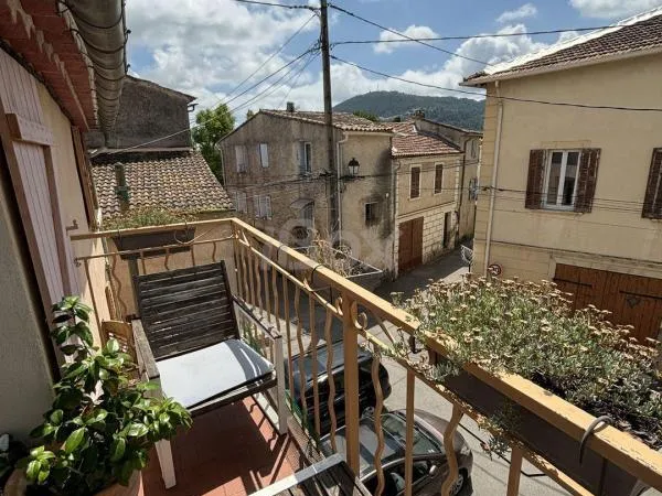 Maison Location Solliès-Pont 202m² 1661€