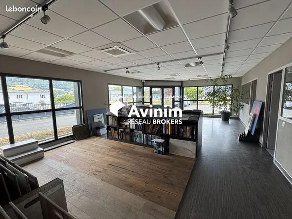 Local 562 m² Souzy