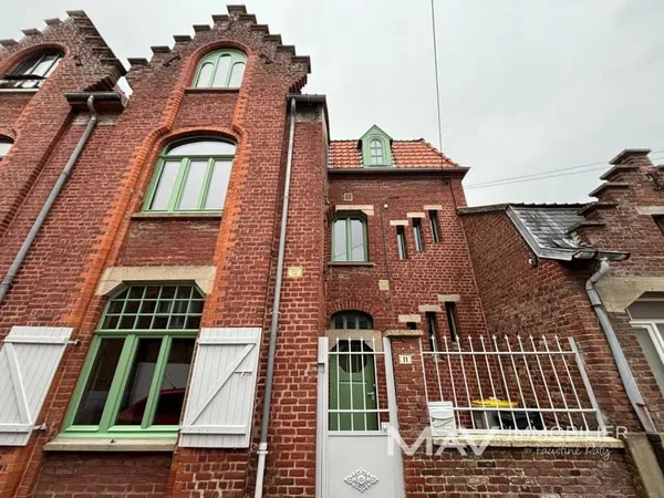 SAINT-OMER - MAISON ENTIEREMENT RENOVEE DE 130M² - 4 CHAMBRES ET UNE COUR