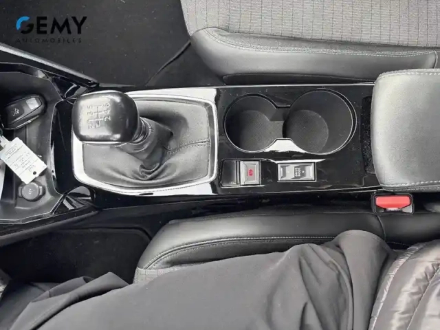 Peugeot 2008 puretech 100 s&amp;s bvm6 — photo 32