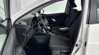 Toyota Yaris 116h Dynamic 5p MY22 — photo 12
