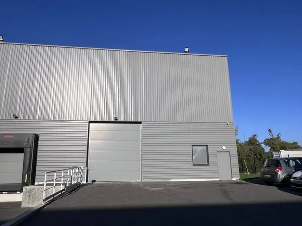 Entrepôt 275 m²