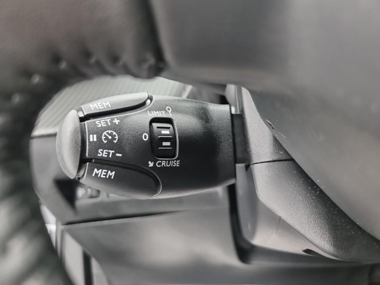 Peugeot 2008 hybrid 145 e-dcs6 style — photo 19