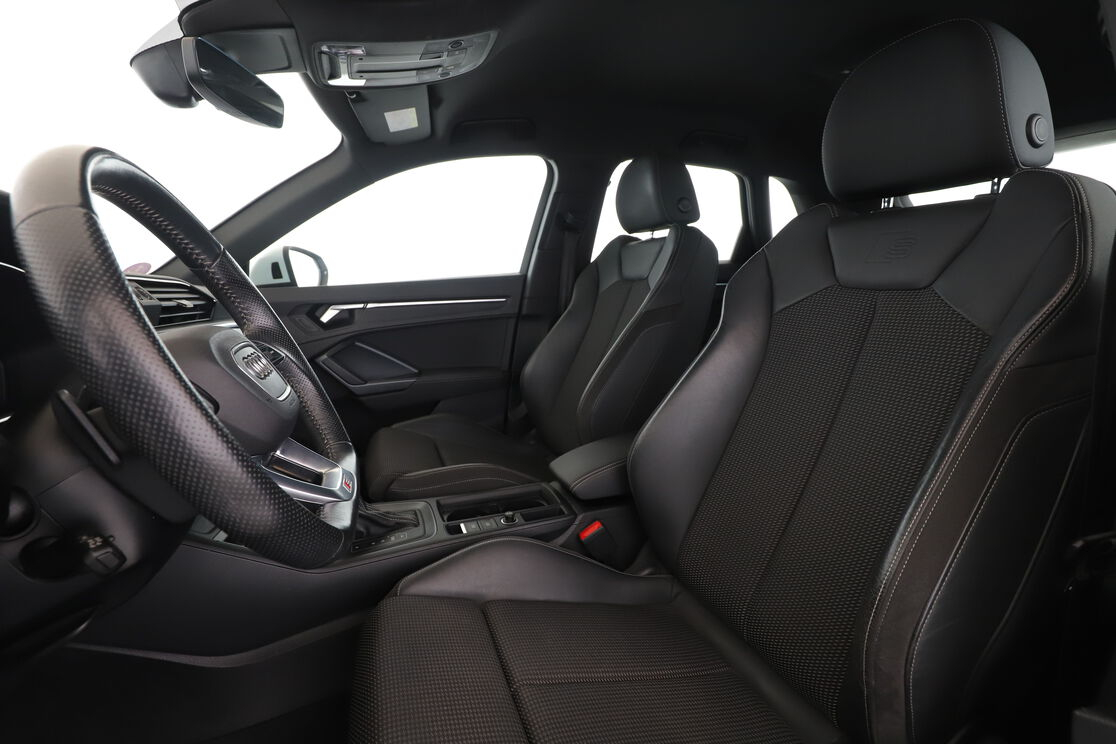 Audi Q3 35 TFSI S Line S Tronic 7 — photo 9