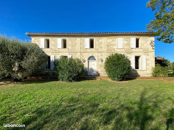 Maison 7 pièces 280 m²