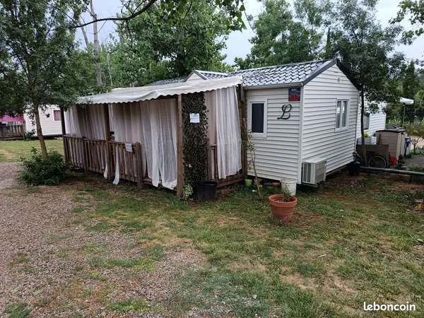 Mobil home dans camping ouvert à l année