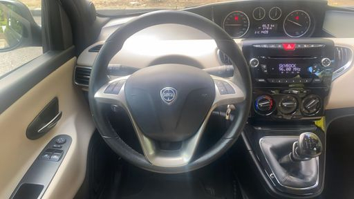 Lancia Ypsilon 1.2 69 - Gold – 2014 – 57800 km – Essence – Boîte Manuelle — photo 38