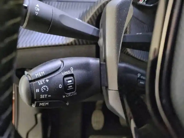 Peugeot 2008 puretech 100 s&amp;s bvm6 — photo 26