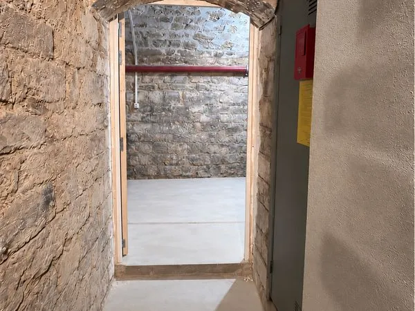 Cave rénovée 11 m² - saine, sèche, ventilée et sécurisée - Paris 11e