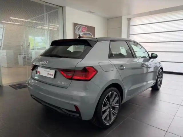 Audi A1 sportback 25 tfsi 95ch design s tronic 7 — photo 5