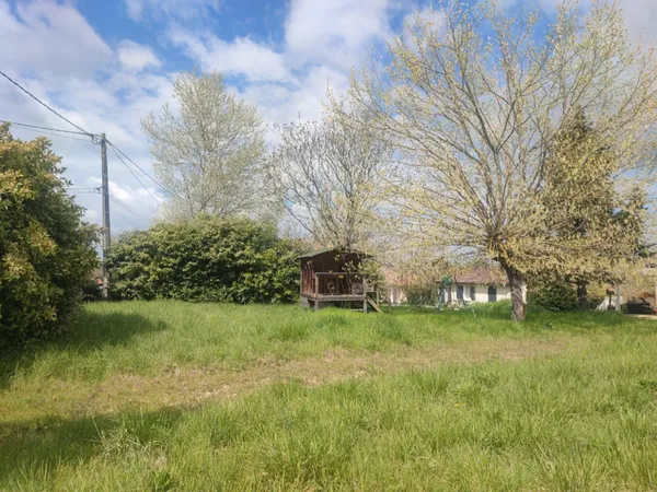 Terrain 600 m²