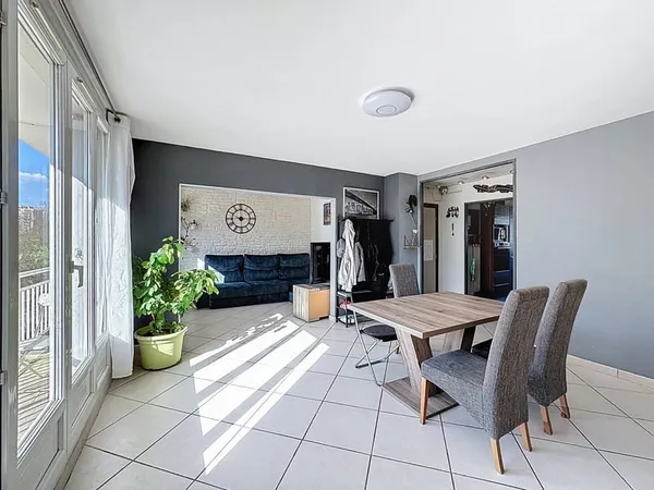T4 DE 73 M² AVEC BALCON - PONT-DE-CLAIX