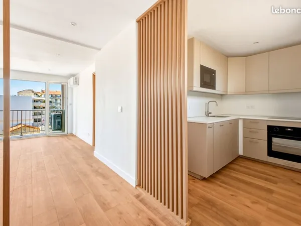 Appartement T3 rénové 51 m² - dernier étage, ascenseur, balcon - Saint-Lambert