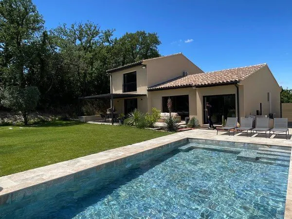 Villa F5 200 m2 disponible pour 9 mois