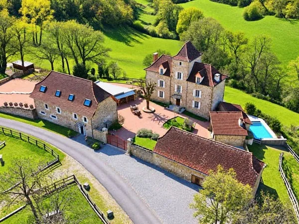 Maison 25 pièces 900 m²