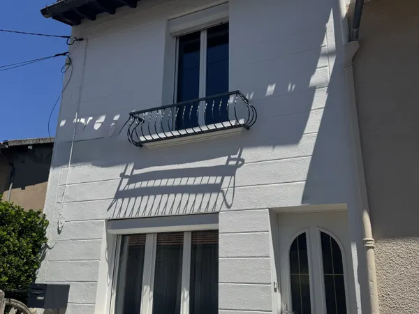 MAISON DE VILLE AVEC JARDIN DANS QUARTIER CALME