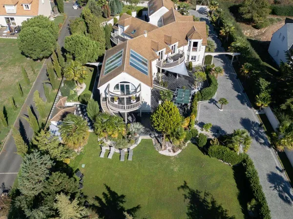 Villa 10 pièces 570 m²