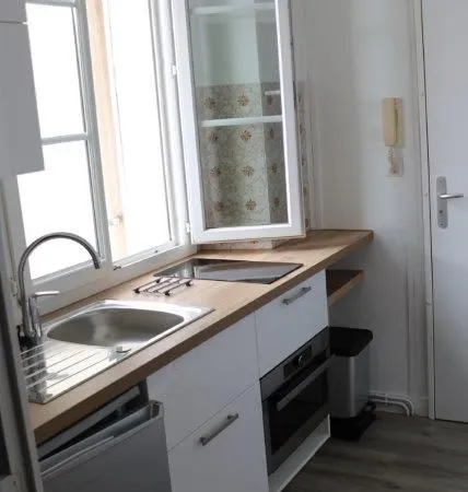 NANTES - T1 BIS 18 m² rénové - Proche facultés et centre-ville