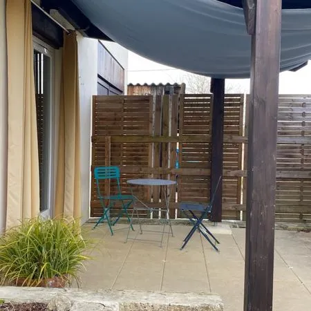 Colocation, meublé 30m2 non attenant à la maison principale