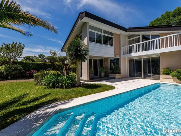 Villa 7 pièces 219 m²