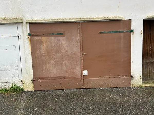 Grand garage
