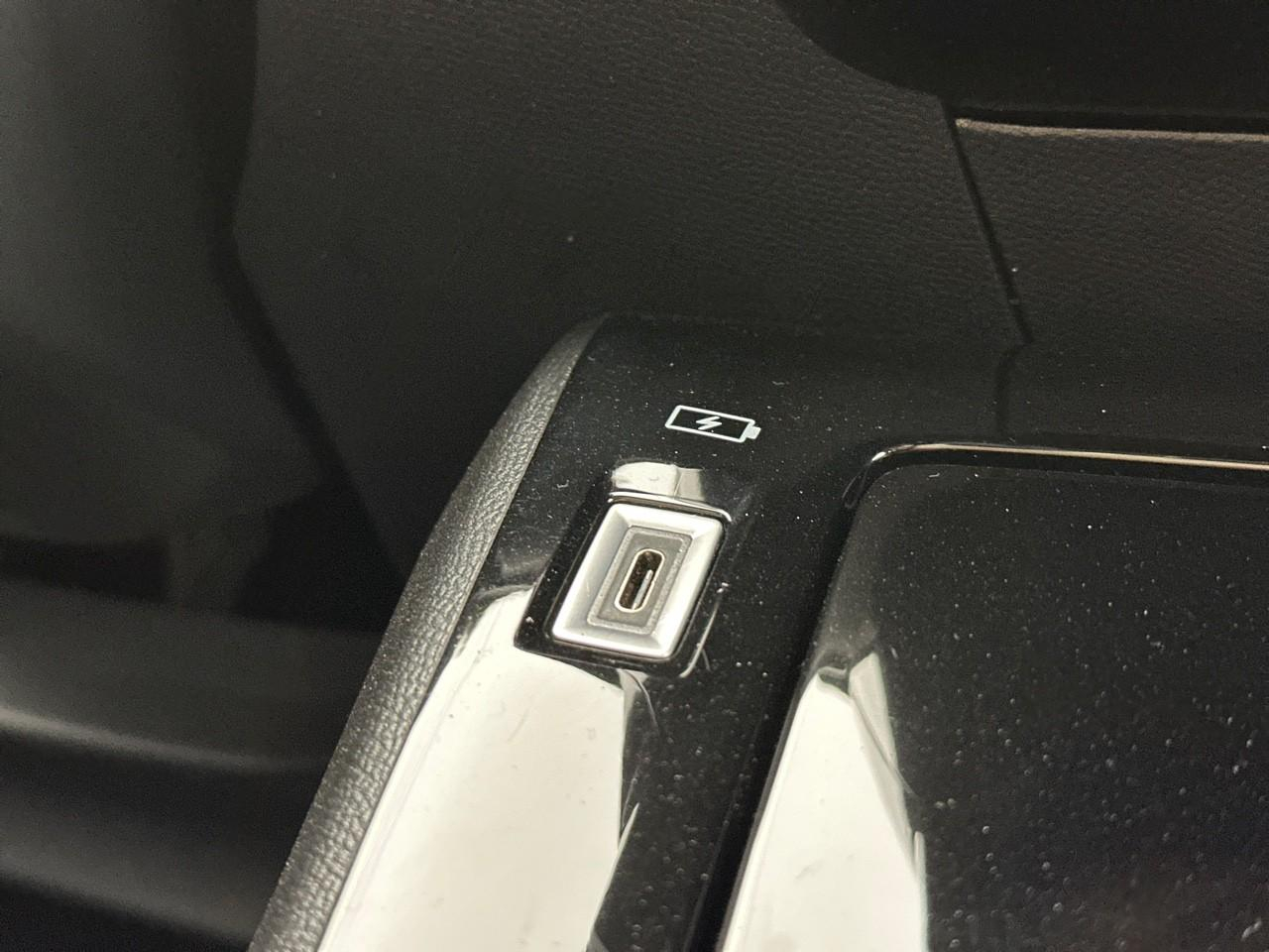 Peugeot 2008 puretech 130 s&s eat8 gt pack — photo 29