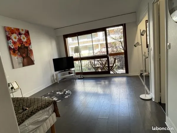 Très beau studio 27 m2 meublé avec Terrasse