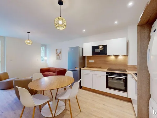 Chambre 5 pièces 77 m²