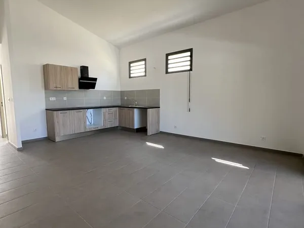 A LOUER APPARTEMENT T3 - HYPER CENTRE VILLE ST JOSEPH