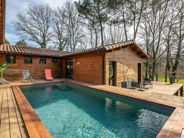 La maison-canopée : quand l'architecture bois épouse la forêt