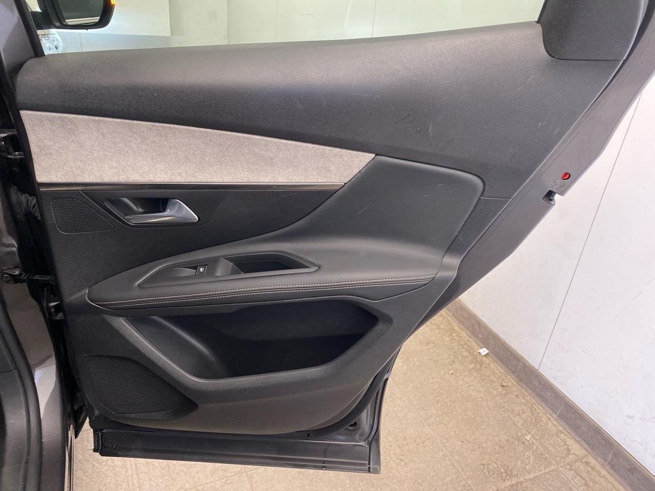 Peugeot 3008 hybrid 225 e-eat8 gt — photo 25
