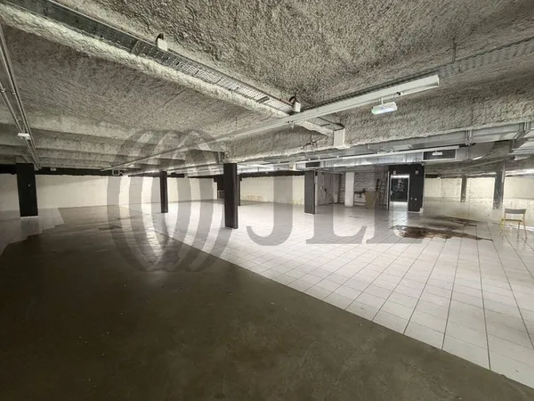 Local commercial 541 m²