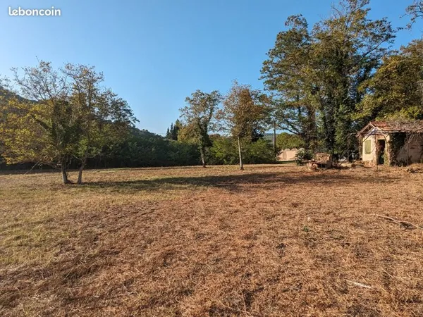 Terrain 3773 m² SALERNES