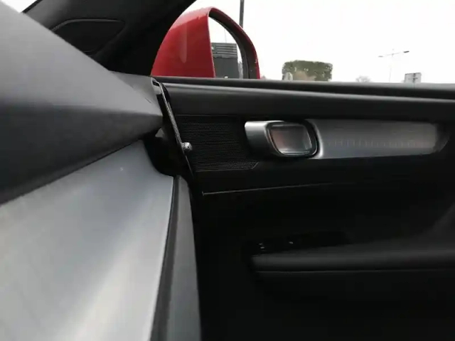 Volvo Xc40 t4 recharge 129+82 ch dct7 — photo 31