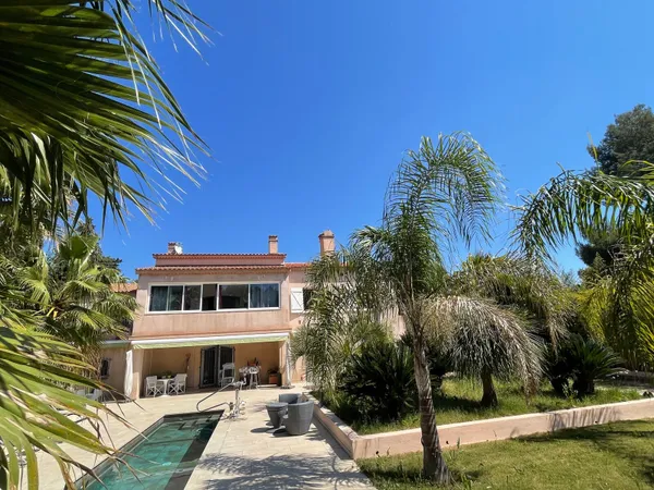 Maison 6 pièces 250 m²