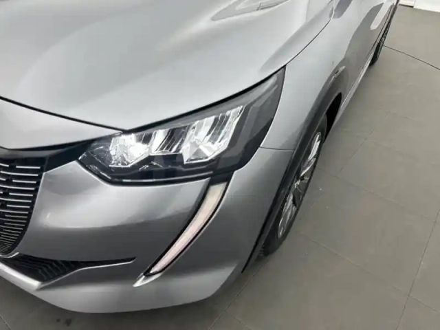Peugeot 208 electrique 50 kwh 136ch — photo 37