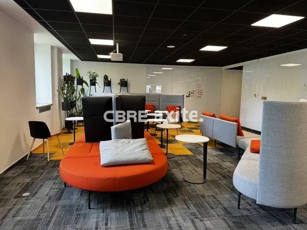 Bureaux 665 m²