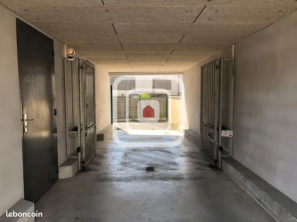 Parking/box CORMONTREUIL