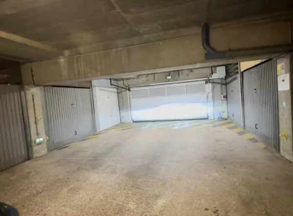 Garage/Parking