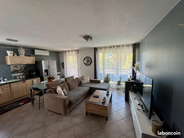 Appartement T3 dernier étage avec grande terrasse