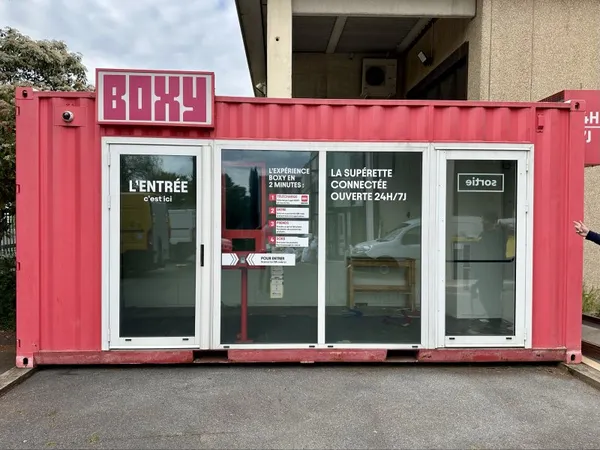 Vends local commercial vitré climatisé - 13m²