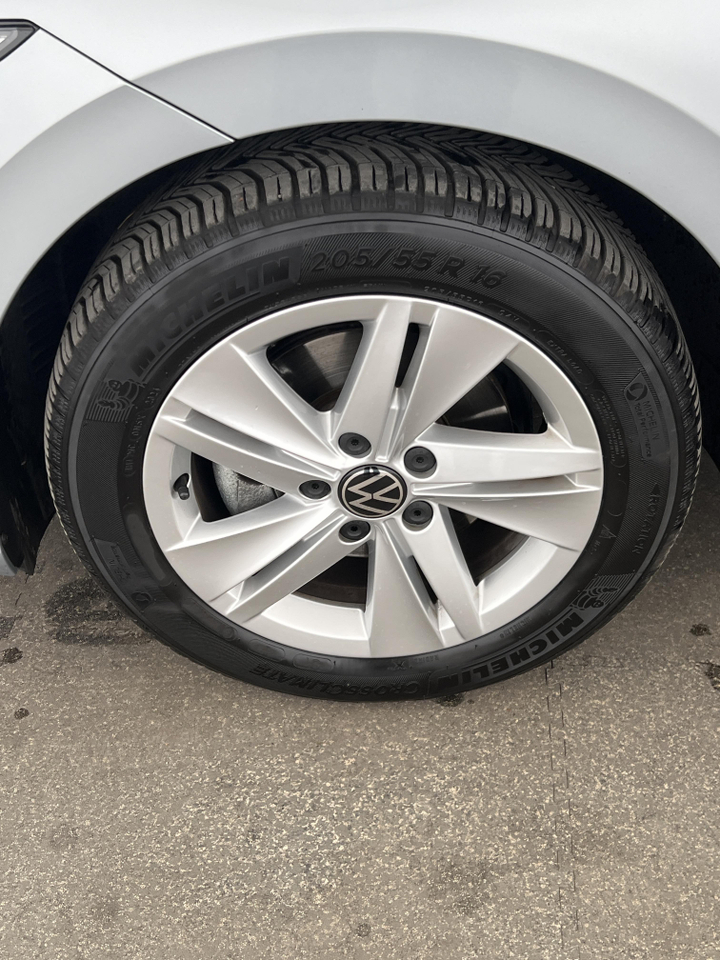 Volkswagen Golf 8 — photo 35