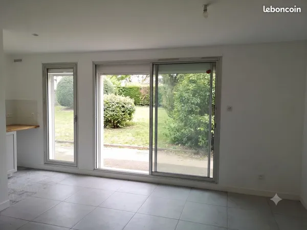 Studio très lumineux au rez de chaussée