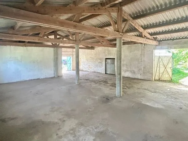 Local artisanal / hangar - Pelousey (Grand Besançon)
