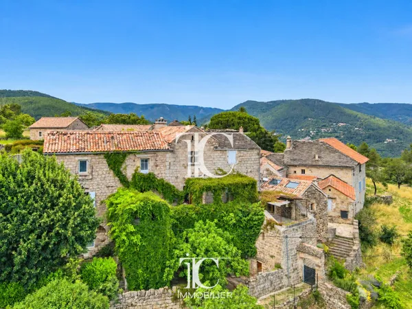 Maison 12 pièces 402 m²