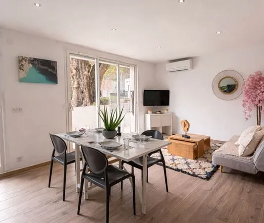 T3 65m² Sanary sur mer .Jardin privatif calme et sans vis à vis