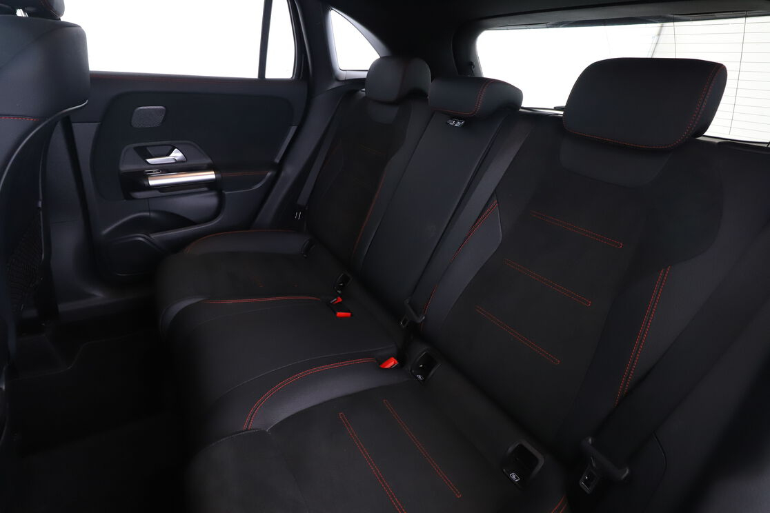 Mercedes-Benz GLA 200 d AMG Line DCT — photo 13