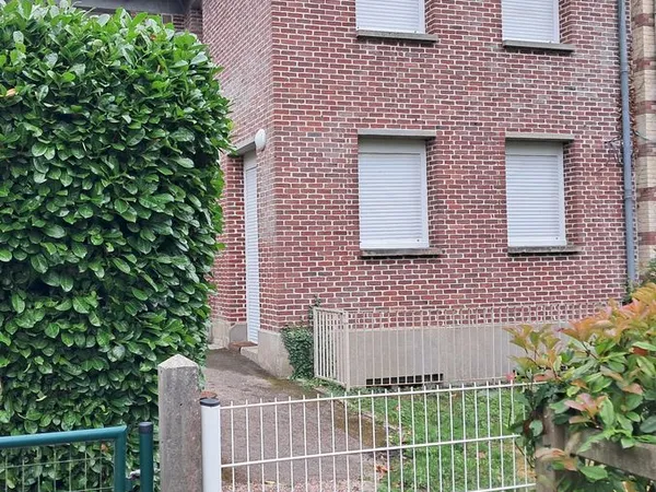Maison en duplex de 58m2, jardin, cave et deux place de parking à Houppeville, domaine la forêt à 50