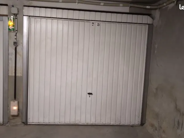 Loue garage/box centre ville Hyères 115